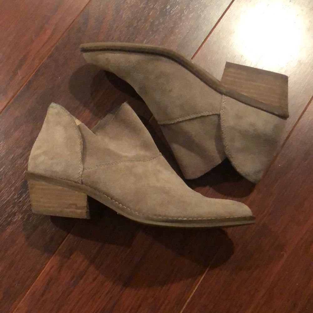 Lucky Brand taupe suede booties
